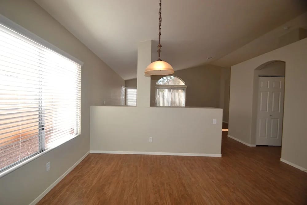 SINGLE FAMILY HOME - Photo 2